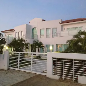 Boca Catalina Beachfront Apartment